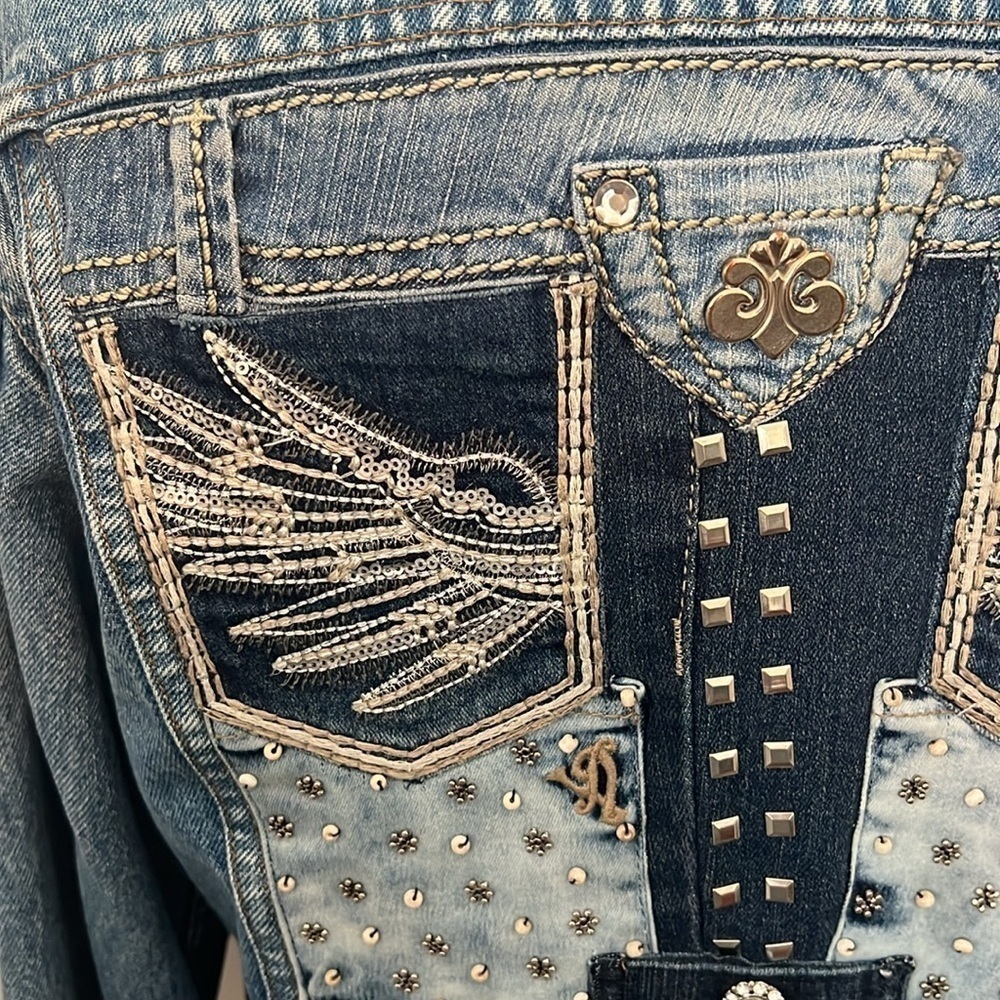 Custom boutique designed‎ Levi jacket - Picture 9 of 12